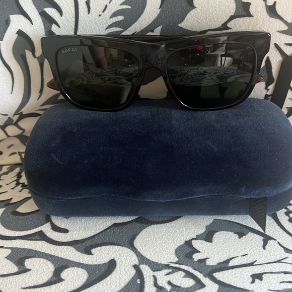 Gucci Tortoise Havana Green Sunglasses - Picture 8 of 9